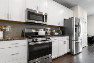 Cuisine ouverte sur salon : avantages, inconvénients et déco